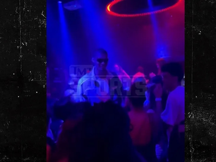 ?色即是空？文班深夜现身东京夜店?玩耍了一个半小时