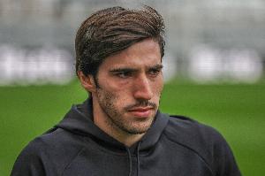 托纳利供述：还赌债时拿成捆现金去酒吧找人，每次付2万-2.5万欧