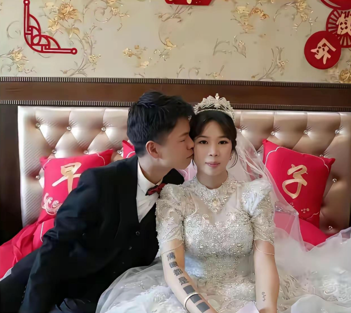 澳客体育-新婚女子手臂成亮点，“满眼都是xxx”，难道新郎一点都不在乎？
